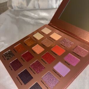 ICONIC London Desk to Dance Eyeshadow Palette